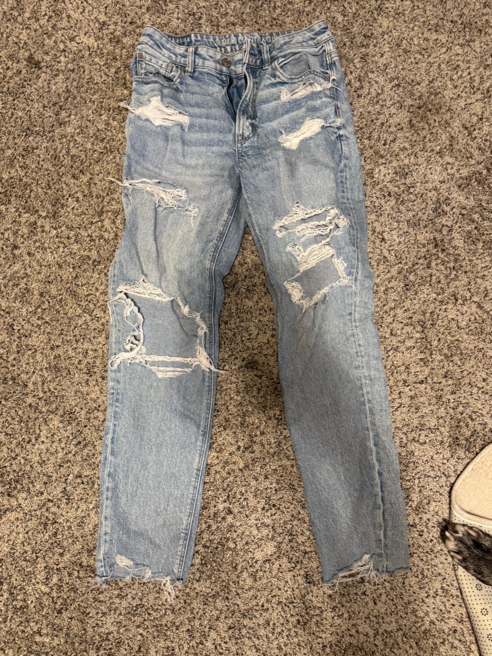 American eagle mom type Jean
